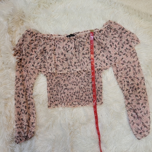 Shop 17 Floral off the shoulder ruffle long sleeve crop top blouse size Medium - Picture 4 of 6
